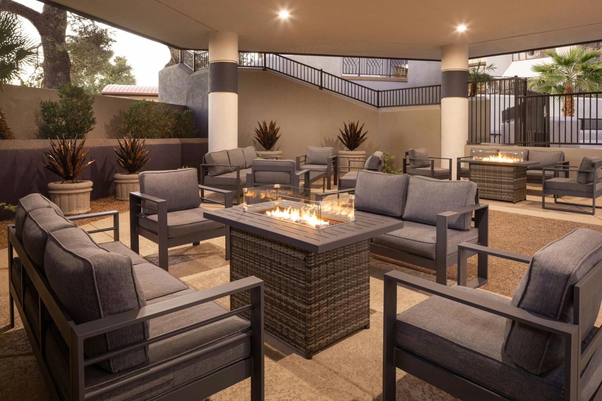 Delta Hotels by Marriott Phoenix Mesa Exteriör bild
